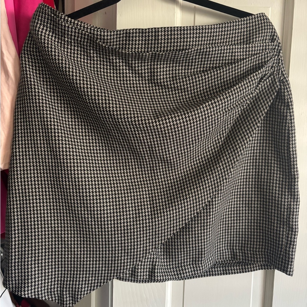 Classic Black and White Houndstooth Skirt